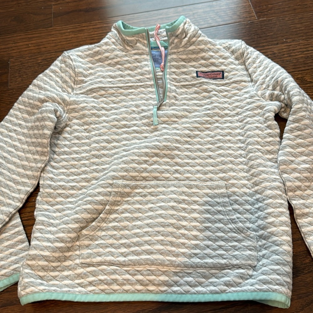 Vineyard Vines girls size large pullover lightweight sweatshirt